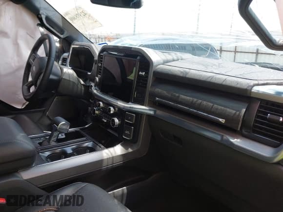 ✅ 2025 Ford F-150 Lariat • VIN: 1FTFW5L56SFA74360 • Lot: 42378600. Listed on IAAI with 3,960 mi. Free auction sales archive from the USA and detailed vehicle history report at DreamBid. Image 5.