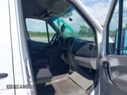 ✅ 2015 Mercedes-Benz Sprinter Cargo EXT • VIN: WD3PE8DB3FP132433 • Lot: 43019580. Wystawiony na IAAI z przebiegiem 258 842 mil. Bezpłatny archiwum sprzedaży aukcyjnych z USA i szczegółowy raport historii pojazdu na DreamBid. Zdjęcie 5.