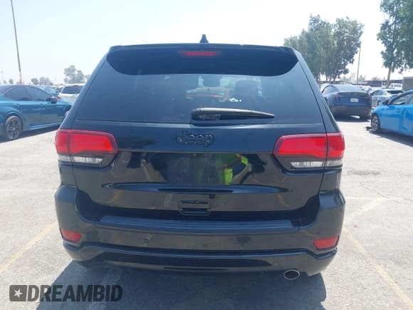 ✅ 2018 Jeep Grand Cherokee Altitude • VIN: 1C4RJEAG2JC428536 • Lot: 42472960. Wystawiony na IAAI z przebiegiem 74 631 mil. Bezpłatny archiwum sprzedaży aukcyjnych z USA i szczegółowy raport historii pojazdu na DreamBid. Zdjęcie 16.
