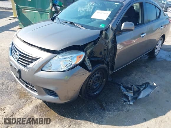 ✅ 2013 Nissan Versa S Plus • VIN: 3N1CN7AP8DL852840 • Lot: 42587405. Wystawiony na IAAI z przebiegiem 190 633 mil. Bezpłatny archiwum sprzedaży aukcyjnych z USA i szczegółowy raport historii pojazdu na DreamBid. Zdjęcie 6.