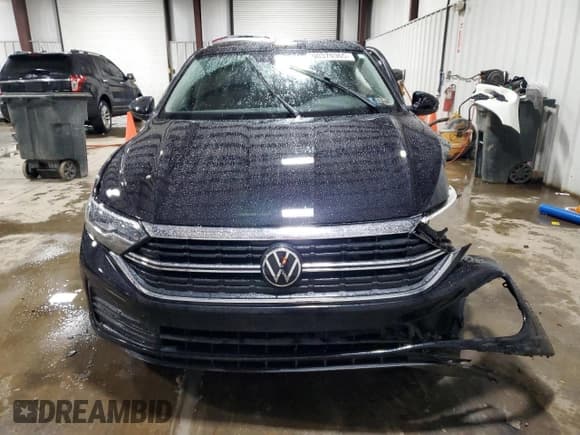 ✅ 2024 Volkswagen Jetta SE • VIN: 3VW7M7BU2RM096684 • Lot: 90370365. Listed on Copart with 27,808 mi. Free auction sales archive from the USA and detailed vehicle history report at DreamBid. Image 5.