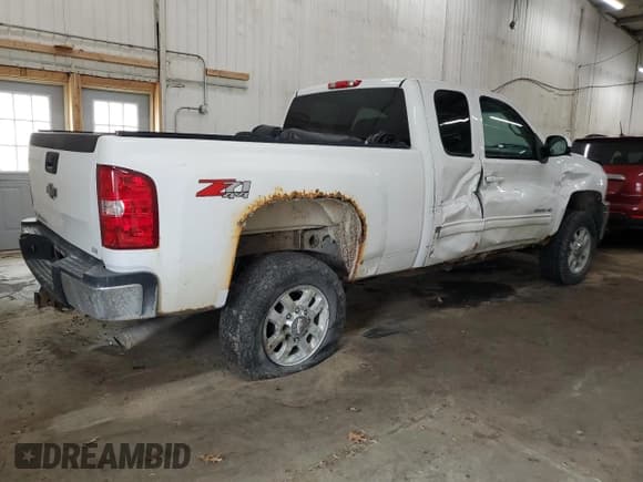 ✅ 2011 Chevrolet Silverado 2500HD LTZ • VIN: 1GC2KYCG4BZ389881 • Lot: 51113625. Listed on Copart with 181,452 mi. Free auction sales archive from the USA and detailed vehicle history report at DreamBid. Image 3.