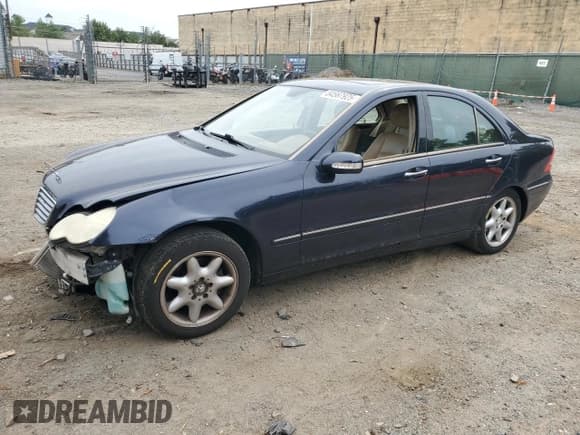 ✅ 2002 Mercedes-Benz C 230/260/280/320 • VIN: WDBRF61J32F143636 • Lot: 84567925. Listed on Copart with 230,183 mi. Free auction sales archive from the USA and detailed vehicle history report at DreamBid. Image 1.