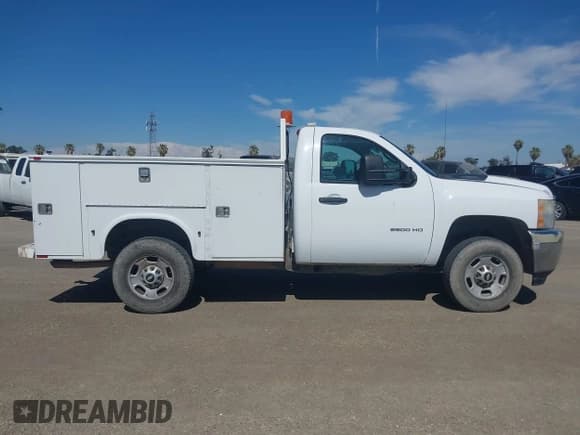 ✅ 2013 Chevrolet Silverado 2500HD Work Truck • VIN: 1GB0CVCG7DF111701 • Lot: 42816623. Wystawiony na IAAI z przebiegiem 162 081 mil. Bezpłatny archiwum sprzedaży aukcyjnych z USA i szczegółowy raport historii pojazdu na DreamBid. Zdjęcie 13.