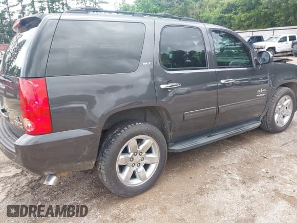 ✅ 2010 GMC Yukon SLT • VIN: 1GKUCCE04AR165926 • Lot: 42420308. Listed on IAAI with 216,232 mi. Free auction sales archive from the USA and detailed vehicle history report at DreamBid. Image 4.