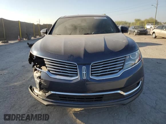 ✅ 2017 Lincoln MKX Reserve • VIN: 2LMPJ8LP0HBL11201 • Lot: 81899495. Listed on Copart with 105,075 mi. Free auction sales archive from the USA and detailed vehicle history report at DreamBid. Image 5.