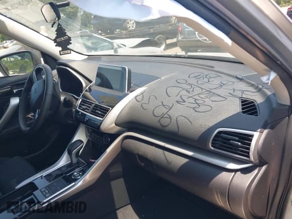 ✅ 2018 Mitsubishi Eclipse Cross SE • VIN: JA4AT5AA6JZ069587 • Lot: 39903854. Wystawiony na IAAI z przebiegiem 82 616 mil. Bezpłatny archiwum sprzedaży aukcyjnych z USA i szczegółowy raport historii pojazdu na DreamBid. Zdjęcie 5.