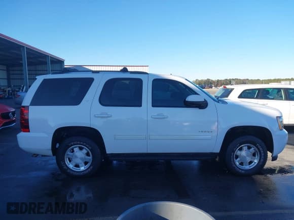 ✅ 2013 Chevrolet Tahoe LT • VIN: 1GNSCBE03DR355127 • Lot: 43810176. Wystawiony na IAAI z przebiegiem 300 542 mil. Bezpłatny archiwum sprzedaży aukcyjnych z USA i szczegółowy raport historii pojazdu na DreamBid. Zdjęcie 13.