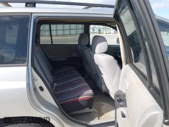 ✅ 2004 Toyota Highlander • VIN: JTEGP21A440041388 • Lot: 43671959. Listed on IAAI with 345,451 mi. Free auction sales archive from the USA and detailed vehicle history report at DreamBid. Image 8.