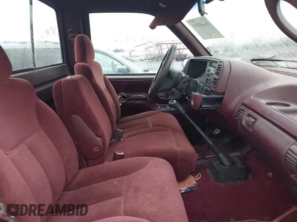 ✅ 1996 GMC Sierra 2500 • VIN: 1GTGK24R5TZ529571 • Лот: 41449315. Опубликован ранее на IAAI с пробегом 240 732 миль. Бесплатный доступ к архиву аукционных продаж из США и подробный отчёт об истории автомобиля на DreamBid. Изображение 5.