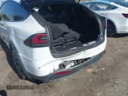 ✅ 2022 Tesla Model X • VIN: 7SAXCAE54NF362277 • Lot: 43643635. Wystawiony na IAAI z przebiegiem 53 073 mil. Bezpłatny archiwum sprzedaży aukcyjnych z USA i szczegółowy raport historii pojazdu na DreamBid. Zdjęcie 6.