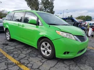 ✅ 2013 Toyota Sienna LE • VIN: 5TDKK3DC8DS377932 • Lot: 43452520. Listed on IAAI with 58,422 mi. Free auction sales archive from the USA and detailed vehicle history report at DreamBid. Image 1.