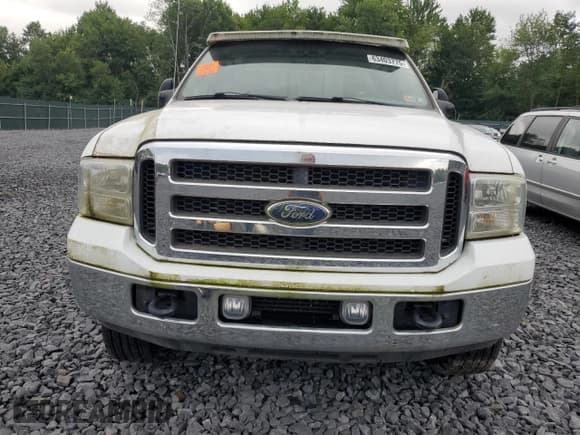 ✅ 2005 Ford F-250 XL • VIN: 1FTSX21585EA03023 • Lot: 63403775. Wystawiony na Copart z przebiegiem Nie podano. Bezpłatny archiwum sprzedaży aukcyjnych z USA i szczegółowy raport historii pojazdu na DreamBid. Zdjęcie 5.