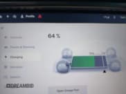 ✅ 2015 Tesla Model S 85 • VIN: 5YJSA1H11FFP75622 • Лот: 43787848. Опубликован ранее на IAAI с пробегом 130 809 миль. Бесплатный доступ к архиву аукционных продаж из США и подробный отчёт об истории автомобиля на DreamBid. Изображение 17.