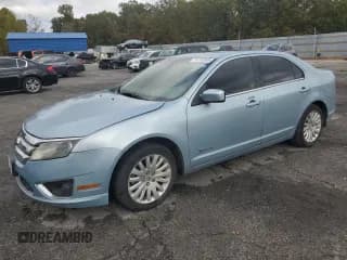 ✅ 2010 Ford Fusion Hybrid • VIN: 3FADP0L30AR137031 • Lot: 90105965. Wystawiony na Copart z przebiegiem 136 040 mil. Bezpłatny archiwum sprzedaży aukcyjnych z USA i szczegółowy raport historii pojazdu na DreamBid. Zdjęcie 1.