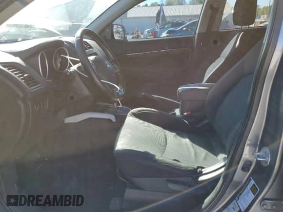 2014 Mitsubishi Outlander ES z VIN 4A4AR3AU6EE008040, wystawiony jako Copart lot #86866405 z przebiegiem 191 926 mil mil oraz Szkoda całkowita • Salvage title. Historia ofert i sprzedaży dostępna na DreamBid. Obrazek 7.