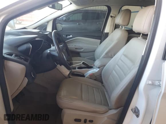 ✅ 2015 Ford C-Max SEL • VIN: 1FADP5CU8FL110106 • Lot: 92619155. Wystawiony na Copart z przebiegiem 96 904 mil. Bezpłatny archiwum sprzedaży aukcyjnych z USA i szczegółowy raport historii pojazdu na DreamBid. Zdjęcie 7.