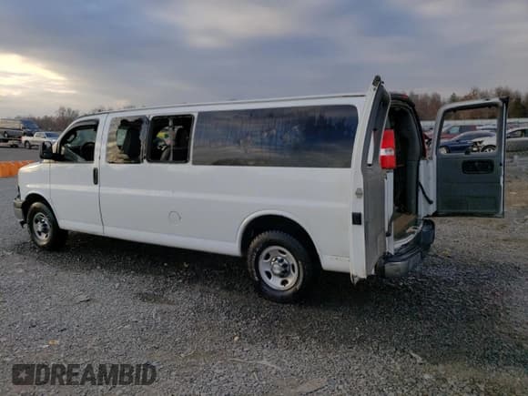 ✅ 2017 Chevrolet Express Passenger LT • VIN: 1GAZGPFG1H1180376 • Лот: 81500724. Опубликован ранее на Copart с пробегом Не указан. Бесплатный доступ к архиву аукционных продаж из США и подробный отчёт об истории автомобиля на DreamBid. Изображение 2.