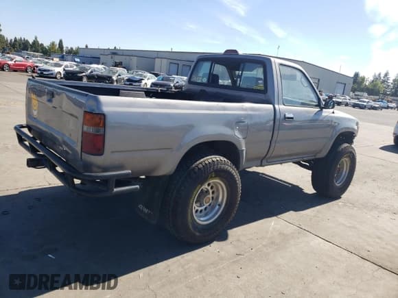 ✅ 1995 Toyota Pickup DX • VIN: 4TARN01P7SZ325940 • Lot: 72564894. Wystawiony na Copart z przebiegiem 215 120 mil. Bezpłatny archiwum sprzedaży aukcyjnych z USA i szczegółowy raport historii pojazdu na DreamBid. Zdjęcie 3.