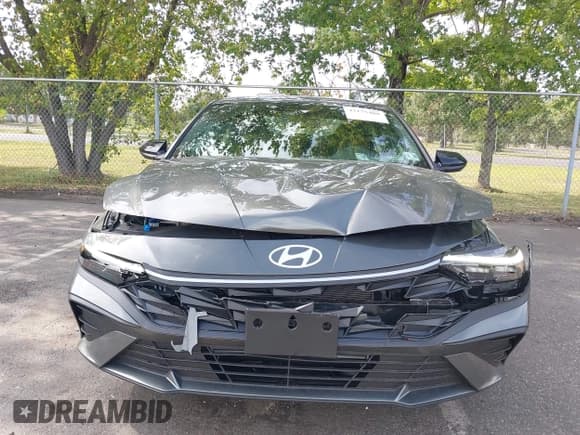 ✅ 2025 Hyundai Elantra SEL Sport • VIN: KMHLM4DG7SU917086 • Lot: 43175408. Listed on IAAI with 4,175 mi. Free auction sales archive from the USA and detailed vehicle history report at DreamBid. Image 12.