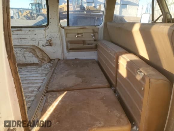 ✅ 1974 Chevrolet Suburban • VIN: CCY164F189473 • Lot: 49678415. Listed on Copart with Not provided. Free auction sales archive from the USA and detailed vehicle history report at DreamBid. Image 11.