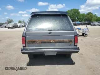 1986 Chevrolet Blazer z VIN 1G8CT18R3G0142280, wystawiony jako Copart lot #57098885 z przebiegiem 145 835 mil mil oraz Szkoda całkowita • Salvage title. Historia ofert i sprzedaży dostępna na DreamBid. Obrazek 6.