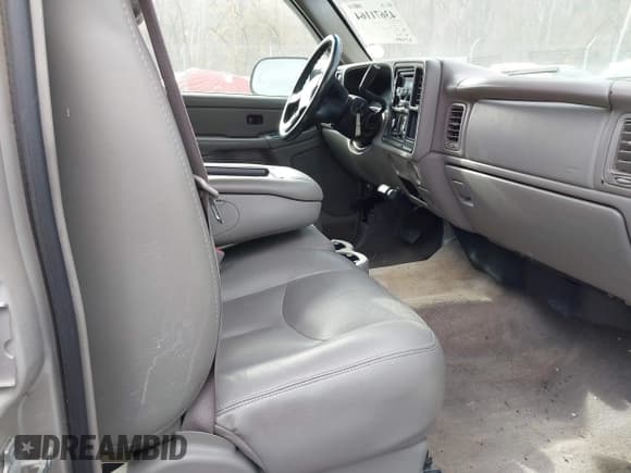 ✅ 2005 Chevrolet Silverado 2500HD LS • VIN: 1GCHK23235F842020 • Lot: 43671164. Wystawiony na IAAI z przebiegiem 270 891 mil. Bezpłatny archiwum sprzedaży aukcyjnych z USA i szczegółowy raport historii pojazdu na DreamBid. Zdjęcie 5.