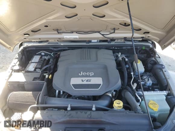 ✅ 2018 Jeep Wrangler Unlimited Freedom • VIN: 1C4BJWDG5JL845443 • Lot: 84962025. Wystawiony na Copart z przebiegiem 135 311 mil. Bezpłatny archiwum sprzedaży aukcyjnych z USA i szczegółowy raport historii pojazdu na DreamBid. Zdjęcie 12.