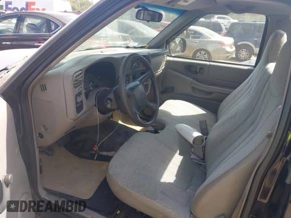 ✅ 2002 Chevrolet S-10 LS • VIN: 1GCCS145628180253 • Лот: 43132423. Опубликован ранее на IAAI с пробегом 103 662 миль. Бесплатный доступ к архиву аукционных продаж из США и подробный отчёт об истории автомобиля на DreamBid. Изображение 5.