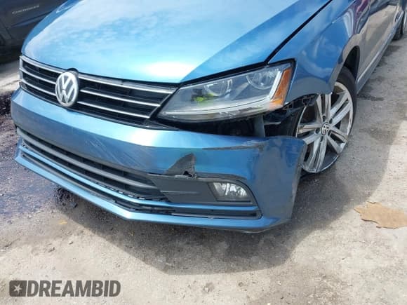 ✅ 2017 Volkswagen Jetta SEL • VIN: 3VWL17AJXHM304792 • Lot: 42688617. Wystawiony na IAAI z przebiegiem 98 916 mil. Bezpłatny archiwum sprzedaży aukcyjnych z USA i szczegółowy raport historii pojazdu na DreamBid. Zdjęcie 17.