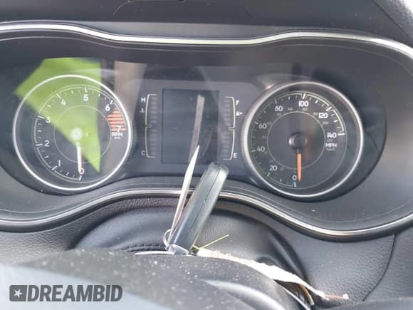 ✅ 2019 Jeep Cherokee Latitude Plus • VIN: 1C4PJLLBXKD482661 • Lot: 42005980. Wystawiony na IAAI z przebiegiem 145 742 mil. Bezpłatny archiwum sprzedaży aukcyjnych z USA i szczegółowy raport historii pojazdu na DreamBid. Zdjęcie 11.