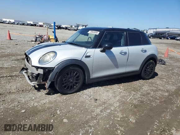 ✅ 2017 MINI Hardtop 4 Door Cooper • VIN: WMWXU1C58H2E18855 • Лот: 70863095. Опубликован ранее на Copart с пробегом 62 083 миль. Бесплатный доступ к архиву аукционных продаж из США и подробный отчёт об истории автомобиля на DreamBid. Изображение 1.