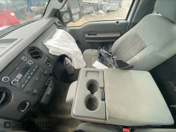 ✅ 2011 Ford F-550 XL • VIN: 1FDUF5GY5BEA27317 • Lot: 69267454. Wystawiony na Copart z przebiegiem 200 274 mil. Bezpłatny archiwum sprzedaży aukcyjnych z USA i szczegółowy raport historii pojazdu na DreamBid. Zdjęcie 11.