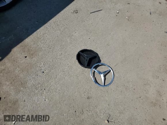 ✅ 2018 Mercedes-Benz C 300 • VIN: WDDWJ4KB1JF603394 • Lot: 61878345. Wystawiony na Copart z przebiegiem 54 841 mil. Bezpłatny archiwum sprzedaży aukcyjnych z USA i szczegółowy raport historii pojazdu na DreamBid. Zdjęcie 12.