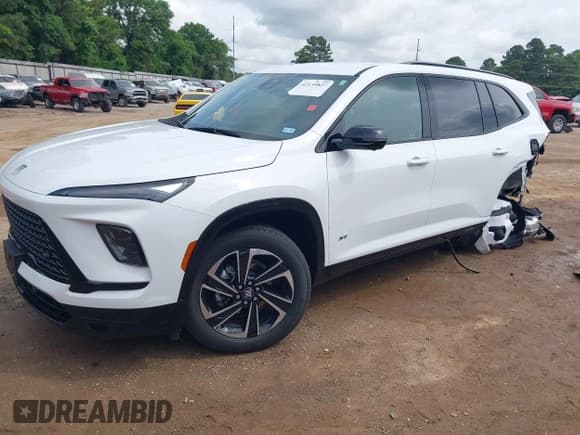 ✅ 2025 Buick Enclave Sport Touring • VIN: 5GAERBRS5SJ107538 • Lot: 42135827. Wystawiony na IAAI z przebiegiem 5 847 mil. Bezpłatny archiwum sprzedaży aukcyjnych z USA i szczegółowy raport historii pojazdu na DreamBid. Zdjęcie 18.