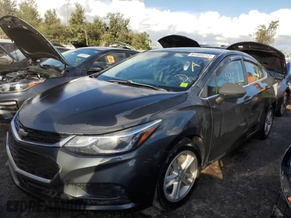 2018 Chevrolet Cruze LT z VIN 1G1BE5SM6J7165561, wystawiony jako Copart lot #61585212 z przebiegiem 54 257 mil mil oraz . Historia ofert i sprzedaży dostępna na DreamBid. Obrazek 2.