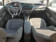 ✅ 2023 Chevrolet Bolt EV 1LT • VIN: 1G1FW6S01P4125965 • Lot: 71381684. Wystawiony na Copart z przebiegiem 52 341 mil. Bezpłatny archiwum sprzedaży aukcyjnych z USA i szczegółowy raport historii pojazdu na DreamBid. Zdjęcie 8.