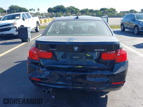 ✅ 2015 BMW 3 Series 328i xDrive • VIN: WBA3B5G57FNS17026 • Lot: 43560064. Wystawiony na IAAI z przebiegiem 65 791 mil. Bezpłatny archiwum sprzedaży aukcyjnych z USA i szczegółowy raport historii pojazdu na DreamBid. Zdjęcie 16.