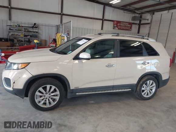 ✅ 2011 Kia Sorento LX • VIN: 5XYKTDA28BG080796 • Lot: 42880339. Listed on IAAI with 140,193 mi. Free auction sales archive from the USA and detailed vehicle history report at DreamBid. Image 14.
