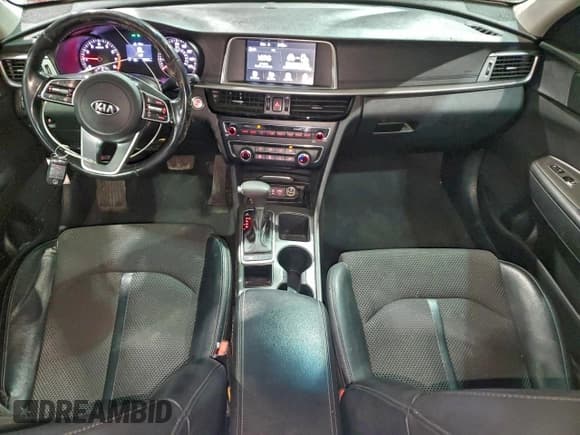 ✅ 2020 Kia Optima S • VIN: 5XXGT4L32LG413205 • Lot: 95976025. Wystawiony na Copart z przebiegiem 125 751 mil. Bezpłatny archiwum sprzedaży aukcyjnych z USA i szczegółowy raport historii pojazdu na DreamBid. Zdjęcie 8.