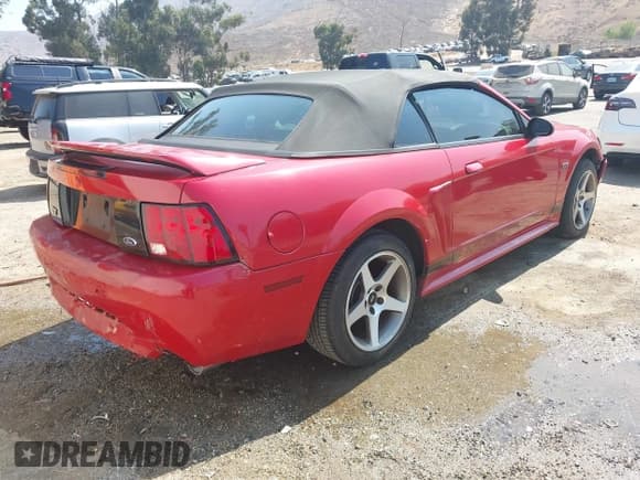 ✅ 2000 Ford Mustang GT • VIN: 1FAFP45X9YF198384 • Lot: 42755791. Wystawiony na IAAI z przebiegiem 163 448 mil. Bezpłatny archiwum sprzedaży aukcyjnych z USA i szczegółowy raport historii pojazdu na DreamBid. Zdjęcie 4.