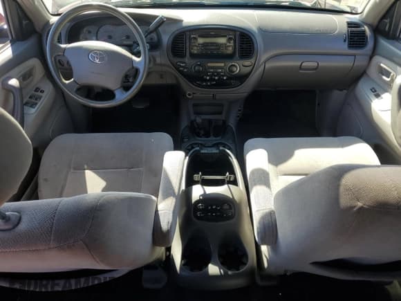 ✅ 2004 Toyota Sequoia SR5 • VIN: 5TDBT44A44S222943 • Lot: 84900275. Wystawiony na Copart z przebiegiem Nie podano. Bezpłatny archiwum sprzedaży aukcyjnych z USA i szczegółowy raport historii pojazdu na DreamBid. Zdjęcie 8.