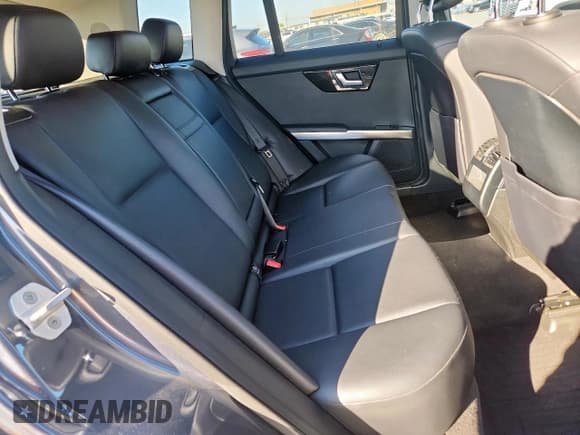 ✅ 2014 Mercedes-Benz GLK 350 • VIN: WDCGG5HBXEG199855 • Lot: 90896365. Listed on Copart with 52,530 mi. Free auction sales archive from the USA and detailed vehicle history report at DreamBid. Image 11.