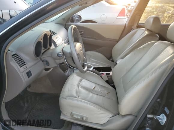 ✅ 2002 Nissan Altima SE • VIN: 1N4BL11D62C255394 • Lot: 70260043. Wystawiony na Copart z przebiegiem 126 514 mil. Bezpłatny archiwum sprzedaży aukcyjnych z USA i szczegółowy raport historii pojazdu na DreamBid. Zdjęcie 7.