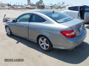 ✅ 2012 Mercedes-Benz C 250 • VIN: WDDGJ4HB1CF852051 • Лот: 43066427. Опубликован ранее на IAAI с пробегом 122 824 миль. Бесплатный доступ к архиву аукционных продаж из США и подробный отчёт об истории автомобиля на DreamBid. Изображение 3.