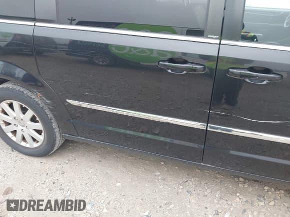 ✅ 2014 Chrysler Town & Country Touring • VIN: 2C4RC1BG0ER317725 • Lot: 43763638. Wystawiony na IAAI z przebiegiem 154 578 mil. Bezpłatny archiwum sprzedaży aukcyjnych z USA i szczegółowy raport historii pojazdu na DreamBid. Zdjęcie 6.