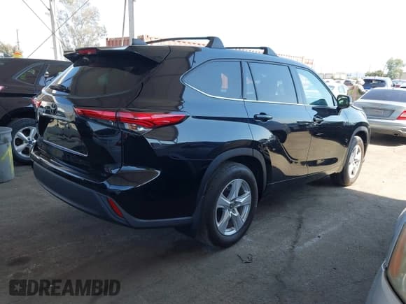✅ 2022 Toyota Highlander LE • VIN: 5TDZZRAHXNS554057 • Lot: 42971861. Wystawiony na IAAI z przebiegiem 42 852 mil. Bezpłatny archiwum sprzedaży aukcyjnych z USA i szczegółowy raport historii pojazdu na DreamBid. Zdjęcie 4.