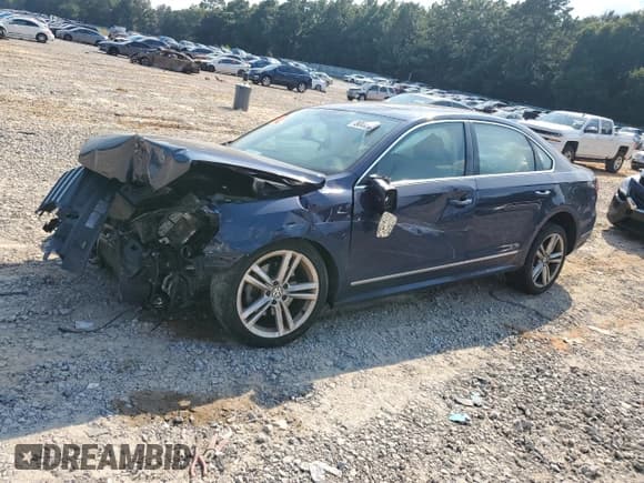 ✅ 2015 Volkswagen Passat SE • VIN: 1VWBT7A3XFC035778 • Лот: 80620865. Опубликован ранее на Copart с пробегом Не указан. Бесплатный доступ к архиву аукционных продаж из США и подробный отчёт об истории автомобиля на DreamBid. Изображение 1.