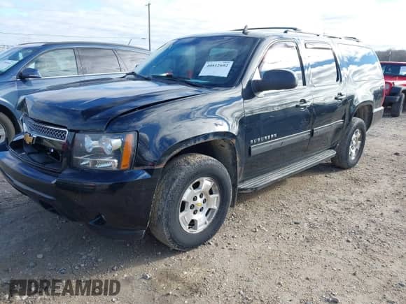 2014 Chevrolet Suburban LT с VIN 1GNSKJE71ER232700, выставлен на аукционе IAAI как лот 40812602 с пробегом 245 852 миль миль и . История ставок и продаж доступна на DreamBid. Изображение 2.