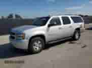 2010 Chevrolet Suburban LT z VIN 1GNUKJE36AR231624, wystawiony jako Copart lot #84595965 z przebiegiem 318 317 mil mil oraz Szkoda całkowita • Salvage title. Historia ofert i sprzedaży dostępna na DreamBid. Obrazek 1.